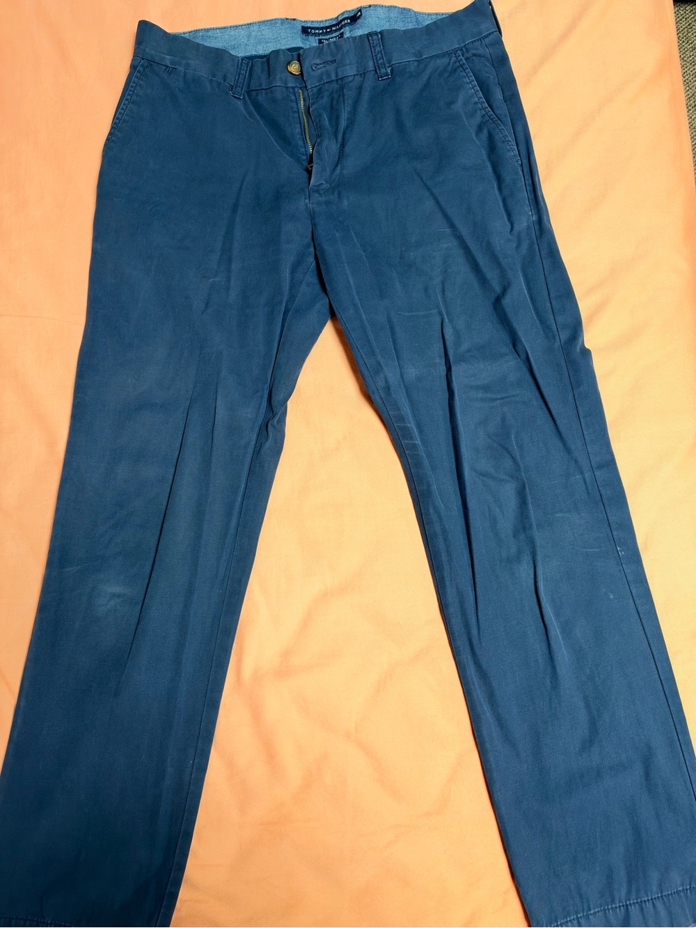 Tommy Hilfiger Tailored Fit Chinos